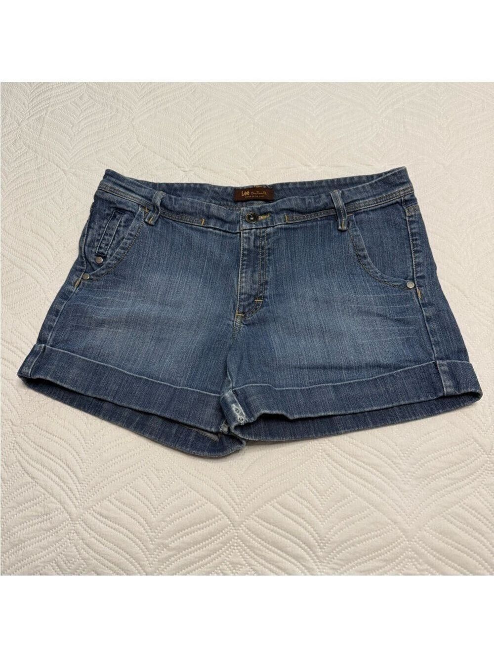 Lee One True Fit Women’s Blue Stonewashed Denim Shorts. Size 14